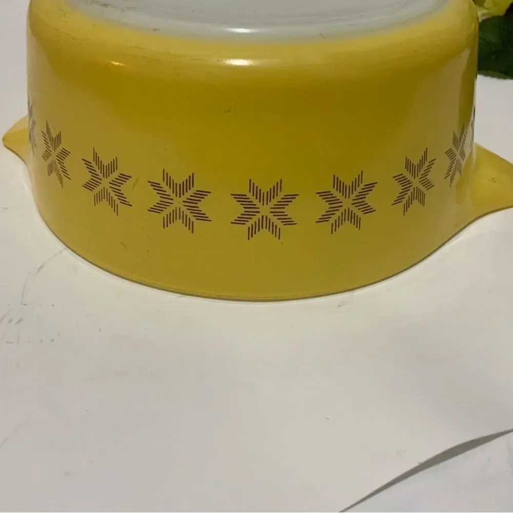 Vtg Pyrex Yellow 1 1/2 Pint Casserole/Baking Bowl 